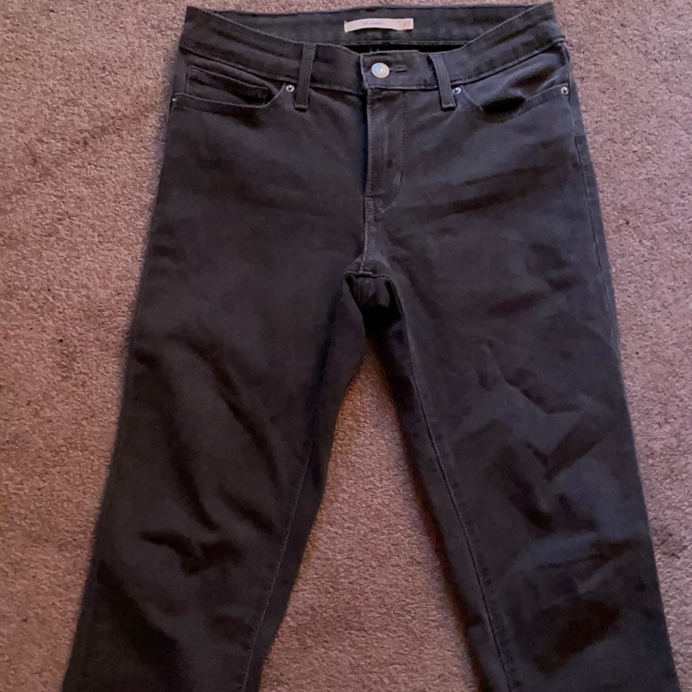 Gray Levi’s Skinny Jeans. Size: 27.